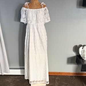 Chic Maternity White lace Dress